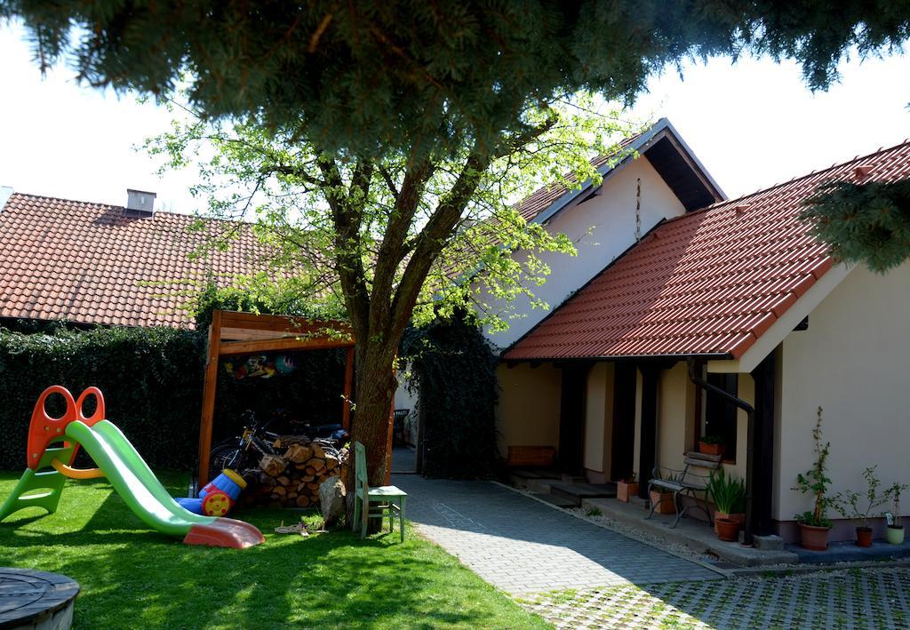 Penzion04 Třeboň Exterior foto